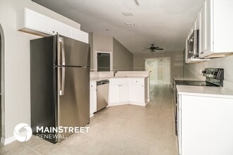 372 Breezeway Dr in Apopka, FL - Foto de edificio - Building Photo