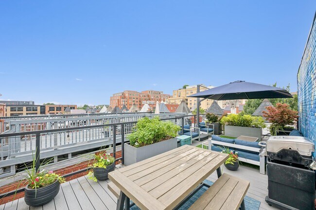 2025 13th St NW, Unit 3 in Washington, DC - Building Photo - Building Photo