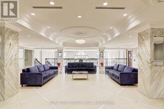 89 S Town Centre Blvd in Markham, ON - Building Photo - Building Photo