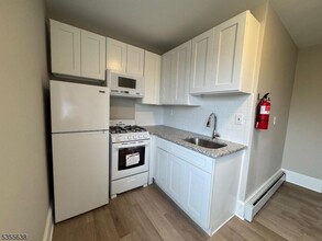 22 S Mountain Ave in Cedar Grove, NJ - Building Photo - Building Photo