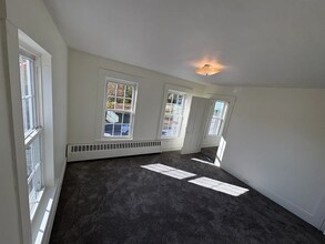 144 Rumford St, Unit 2 in Concord, NH - Foto de edificio - Building Photo