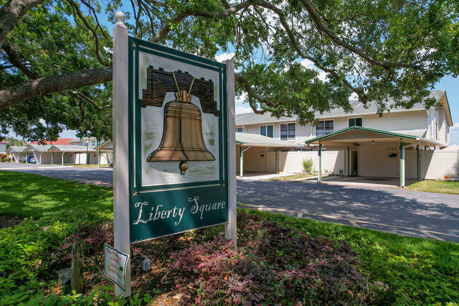 Liberty Square in Orlando, FL - Foto de edificio - Building Photo