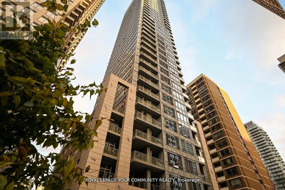 21-3121 Balmuto St in Toronto, ON - Building Photo