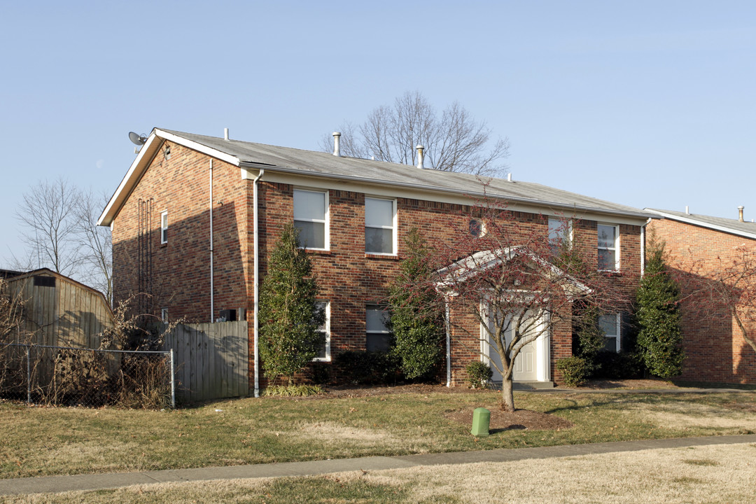 7408 Garrison Rd in Louisville, KY - Building Photo