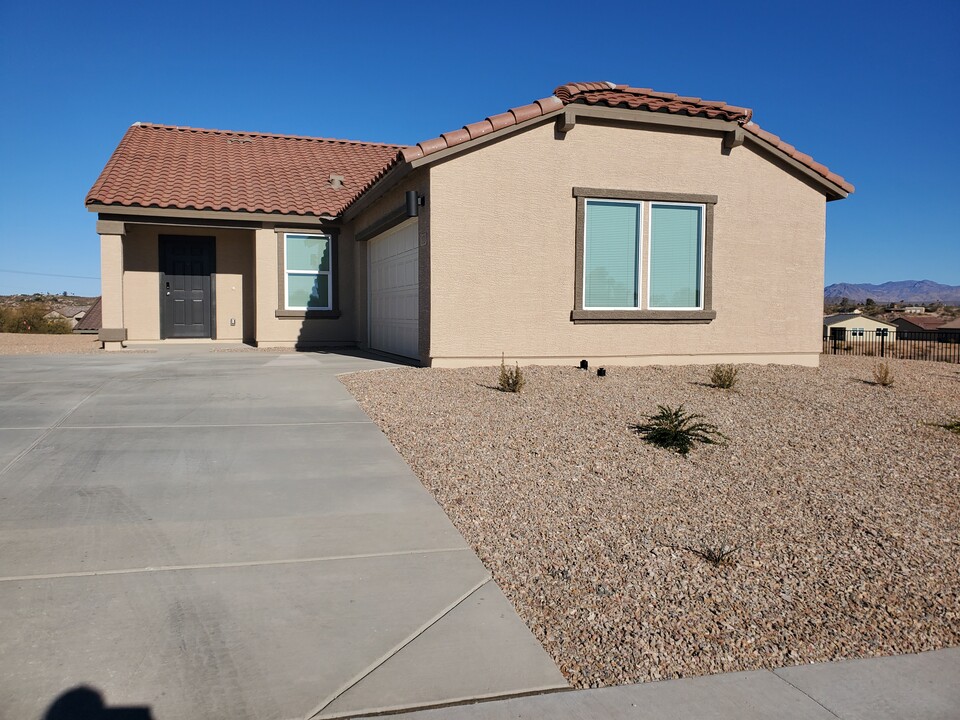 1920 Broken Arrow Dr in Wickenburg, AZ - Building Photo