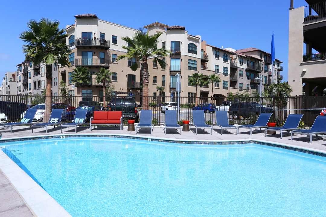 Island View Apartments in Ventura, CA - Building Photo