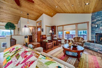 985 Forest Mountain Dr in South Lake Tahoe, CA - Building Photo - Building Photo