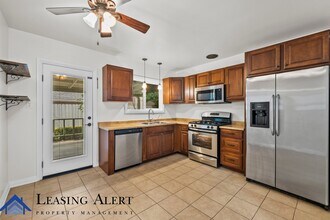 24518 Apple St in Santa Clarita, CA - Building Photo - Building Photo