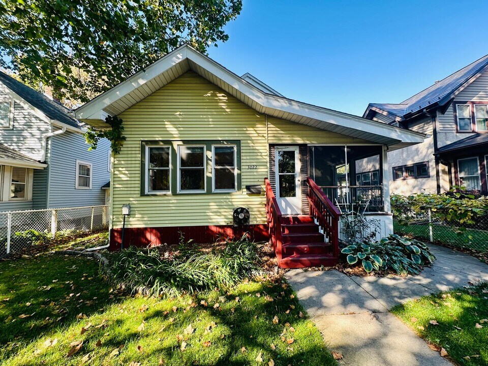 3022 S 32nd Ave in Minneapolis, MN - Building Photo