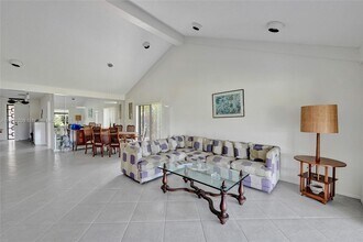 8511 Casa Del Lago in Boca Raton, FL - Building Photo - Building Photo