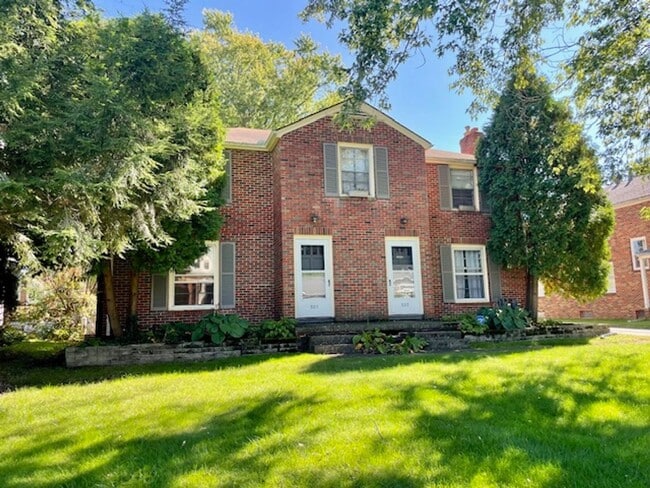 property at 521-523 N Townview Cir