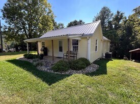 156 Thomas Hill Rd in Pembroke, VA - Building Photo