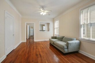 2102 S Carrollton Ave in New Orleans, LA - Foto de edificio - Building Photo