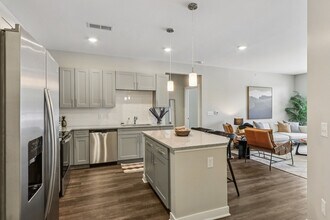 Founders Pointe Apartments in Franklin, IN - Building Photo - Building Photo