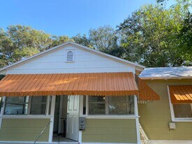 1977 Lambert St in Jacksonville, FL - Building Photo