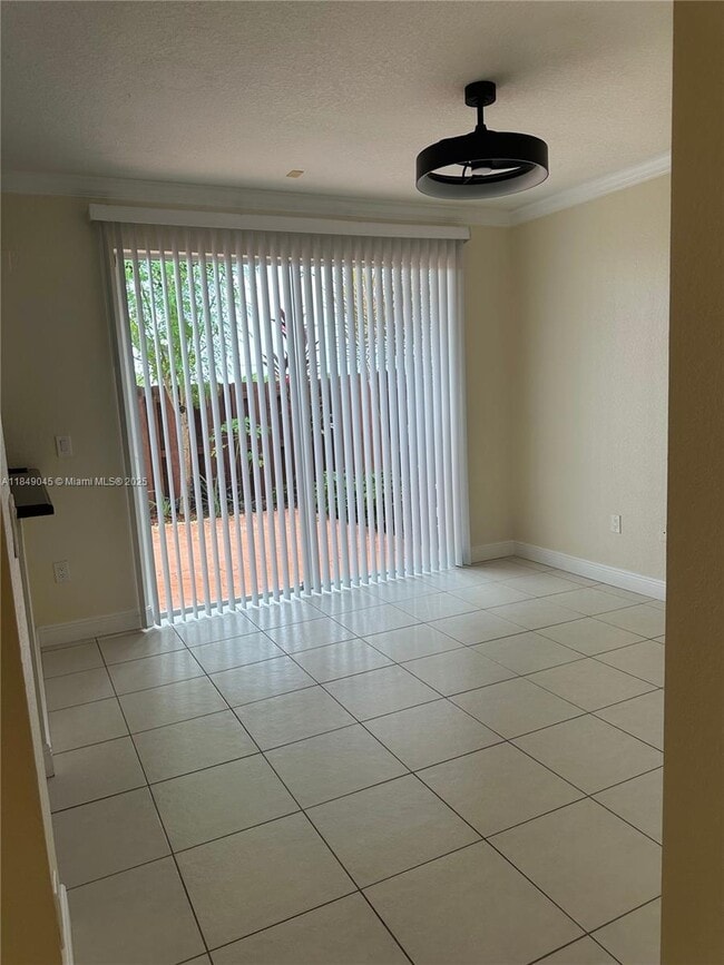 12488 SW 126th Ave in Miami, FL - Foto de edificio - Building Photo