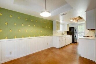 1928 Holly Hill Dr in Austin, TX - Building Photo - Building Photo