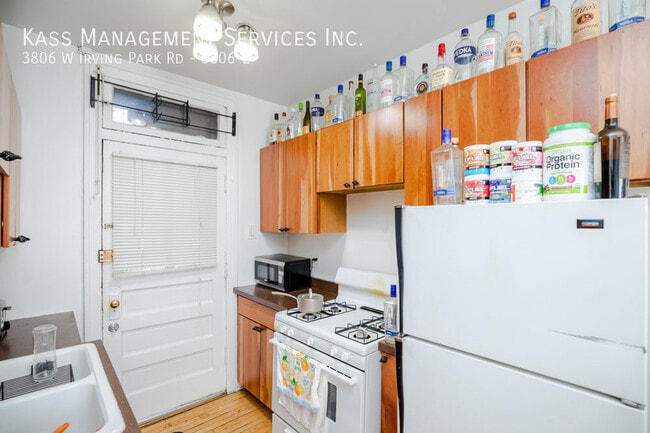 3806 W Irving Park Rd in Chicago, IL - Building Photo - Building Photo
