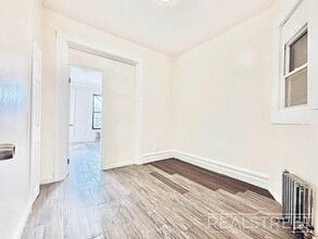 230 Highland Pl, Unit 1L in Brooklyn, NY - Foto de edificio - Building Photo