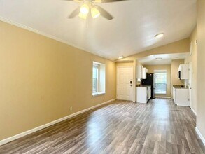 8927 Gill Bridge in San Antonio, TX - Building Photo - Building Photo