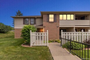 19627 Northridge Dr in Northville, MI - Building Photo