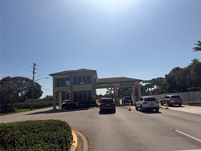 100 SW 132nd Way in Pembroke Pines, FL - Building Photo - Building Photo
