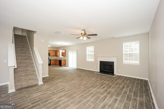 6240 Polar Fox Ct in Riverdale, GA - Building Photo - Building Photo