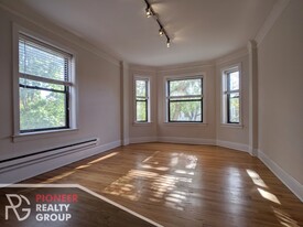 2315 N Rockwell St, Unit 2325-3A in Chicago, IL - Building Photo