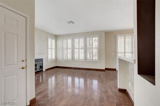 251 S Green Valley Pkwy in Henderson, NV - Building Photo - Building Photo