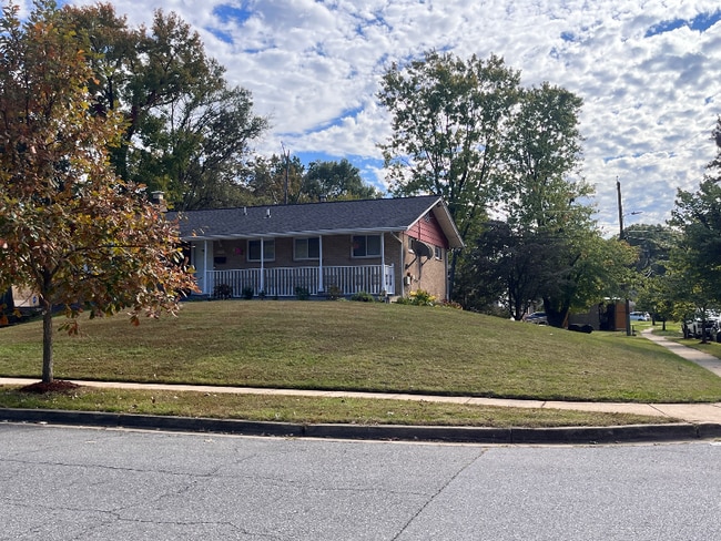 8701 Magnolia Dr in Lanham, MD - Building Photo - Building Photo