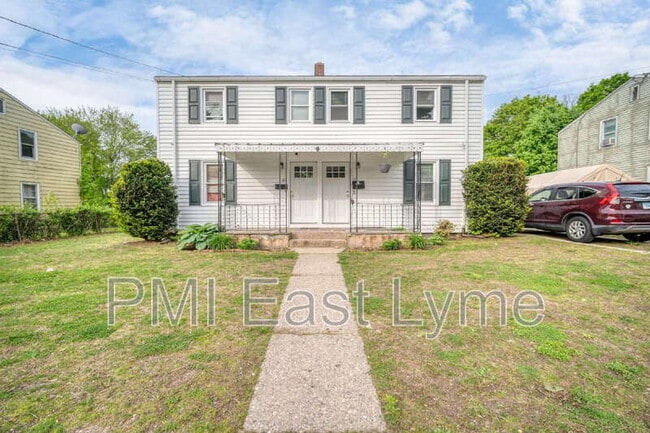 property at 62 Hawthorne Dr
