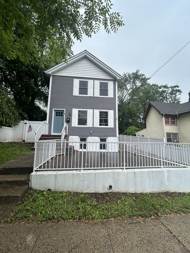6 Charles St, Unit 2