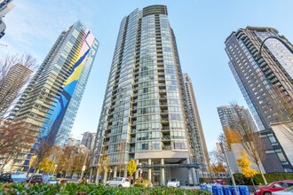 1438 Richards St in Vancouver, BC - Building Photo - Building Photo