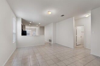 126 Boxwood Dr in Mustang Ridge, TX - Building Photo - Building Photo