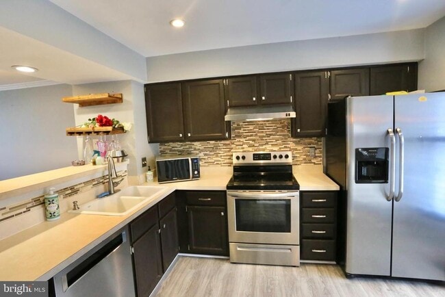 6623 Skylemar Trail in Centreville, VA - Building Photo - Building Photo