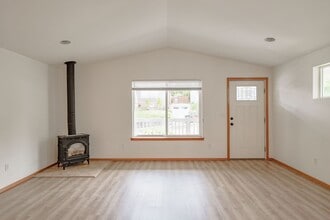 3010 Gedney St in Everett, WA - Building Photo - Building Photo