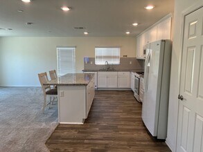 44665 Aspen St in Lancaster, CA - Building Photo - Building Photo