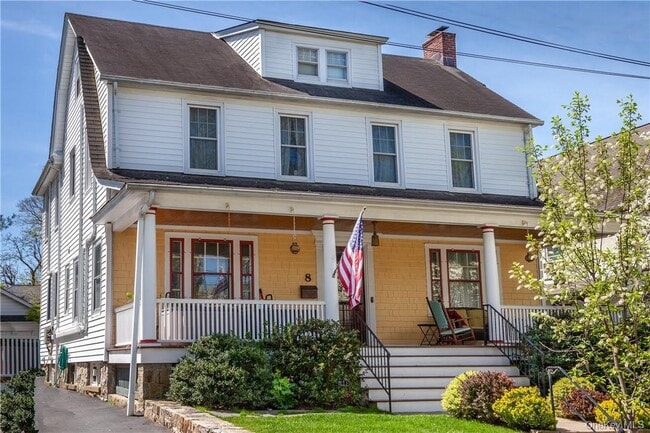 property at 8 Gifford St