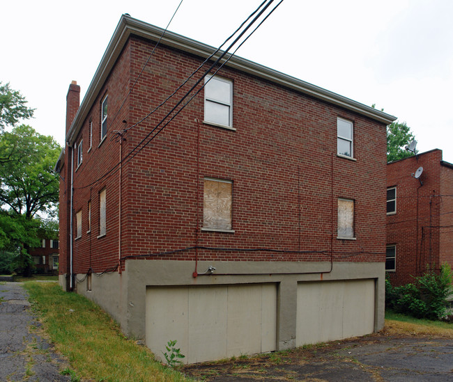 7106 Eastlawn Dr in Cincinnati, OH - Foto de edificio - Building Photo