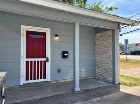 6003 Cameron Rd in Austin, TX - Building Photo