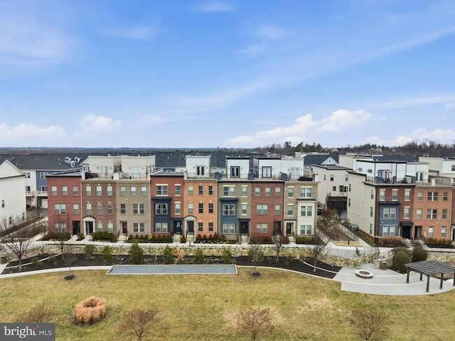 14325 Potomac Heights Ln in Rockville, MD - Foto de edificio - Building Photo