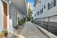 218 Gale Properties in Beverly Hills, CA - Foto de edificio - Building Photo