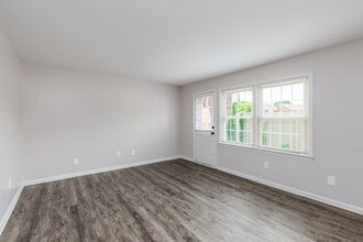 Cove Harbor Townhomes in Hampton, VA - Foto de edificio - Interior Photo