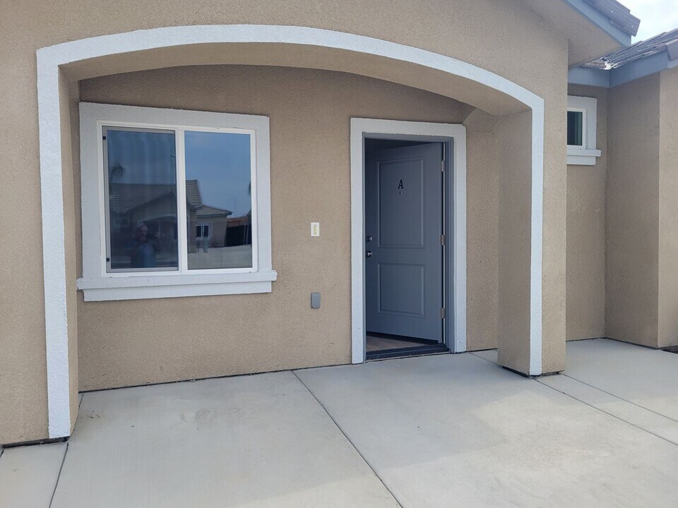 8317 Grandy St-Unit -8317 Grandy St Unit A in Bakersfield, CA - Building Photo