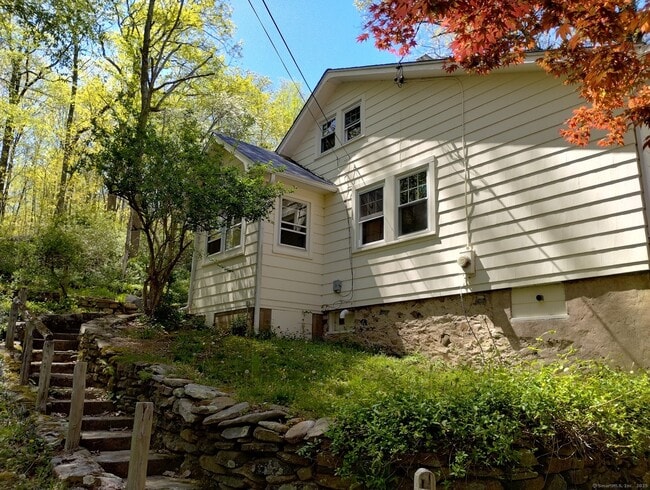 15 Laurel St in Chester, CT - Building Photo - Building Photo