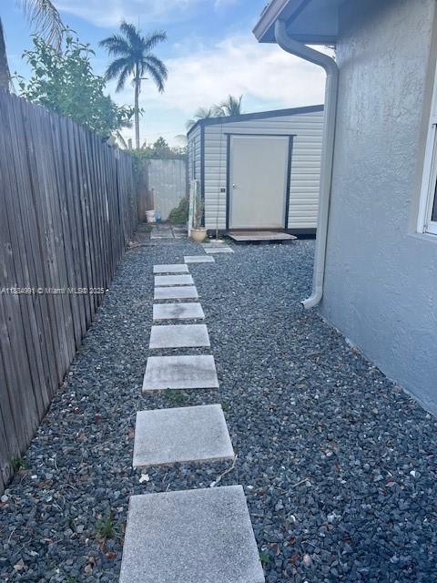 4350 S University Dr in Davie, FL - Building Photo
