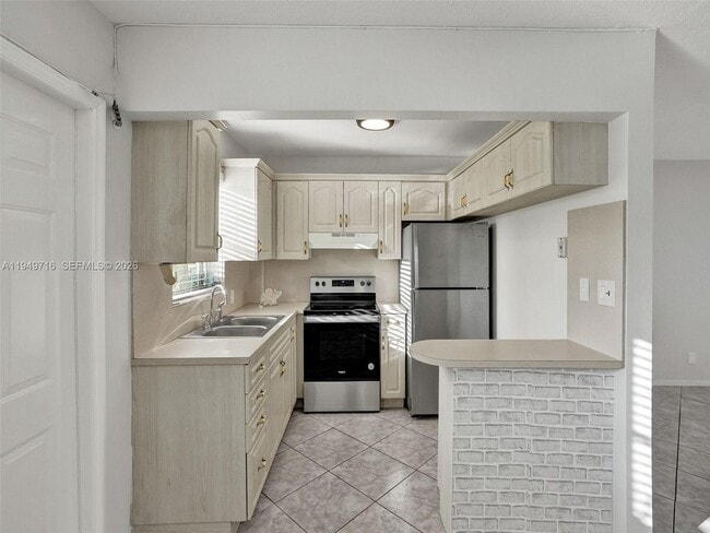 property at 1100 NE 9th Ave