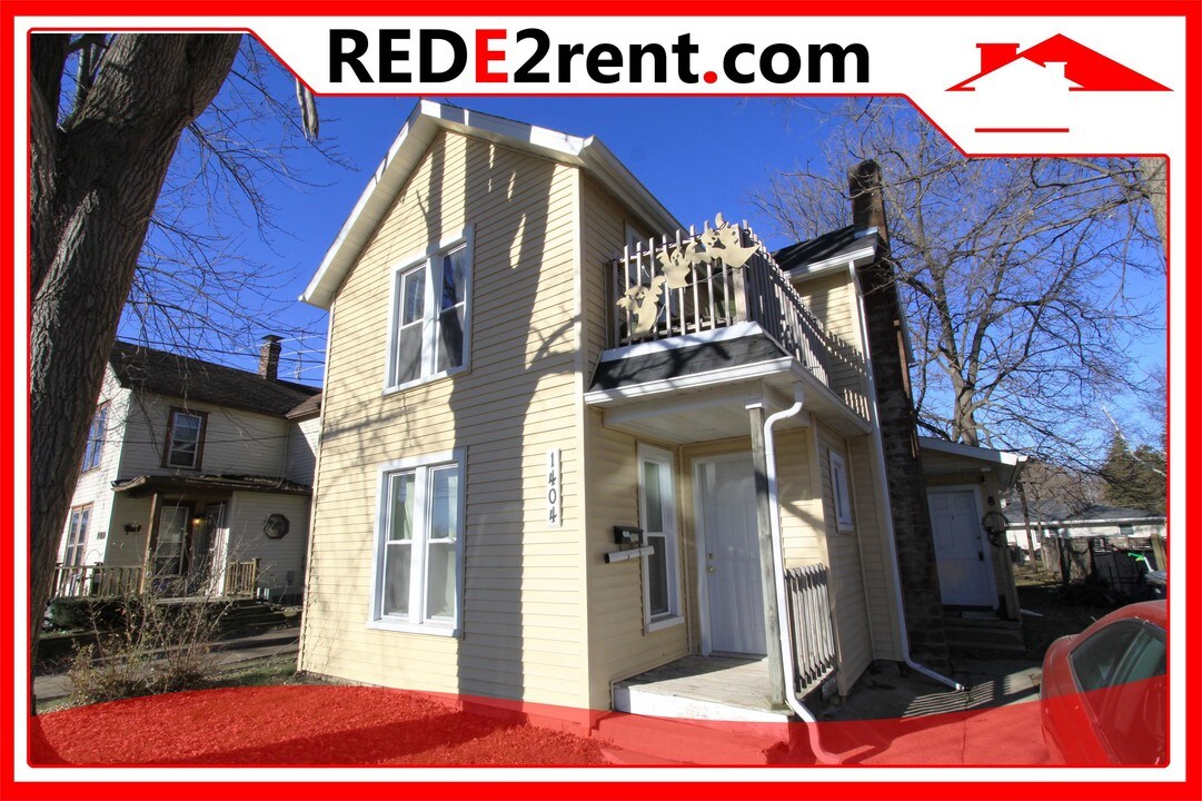 1404 Highland Ave-Unit -3 in Janesville, WI - Building Photo