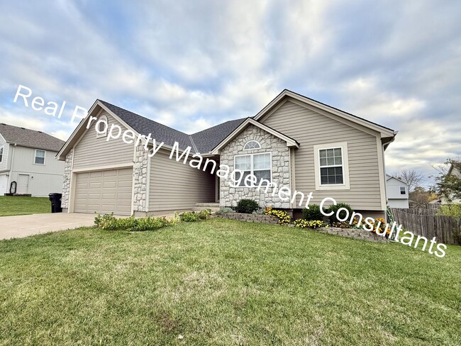 908 Coachman Dr in Pleasant Hill, MO - Building Photo - Building Photo