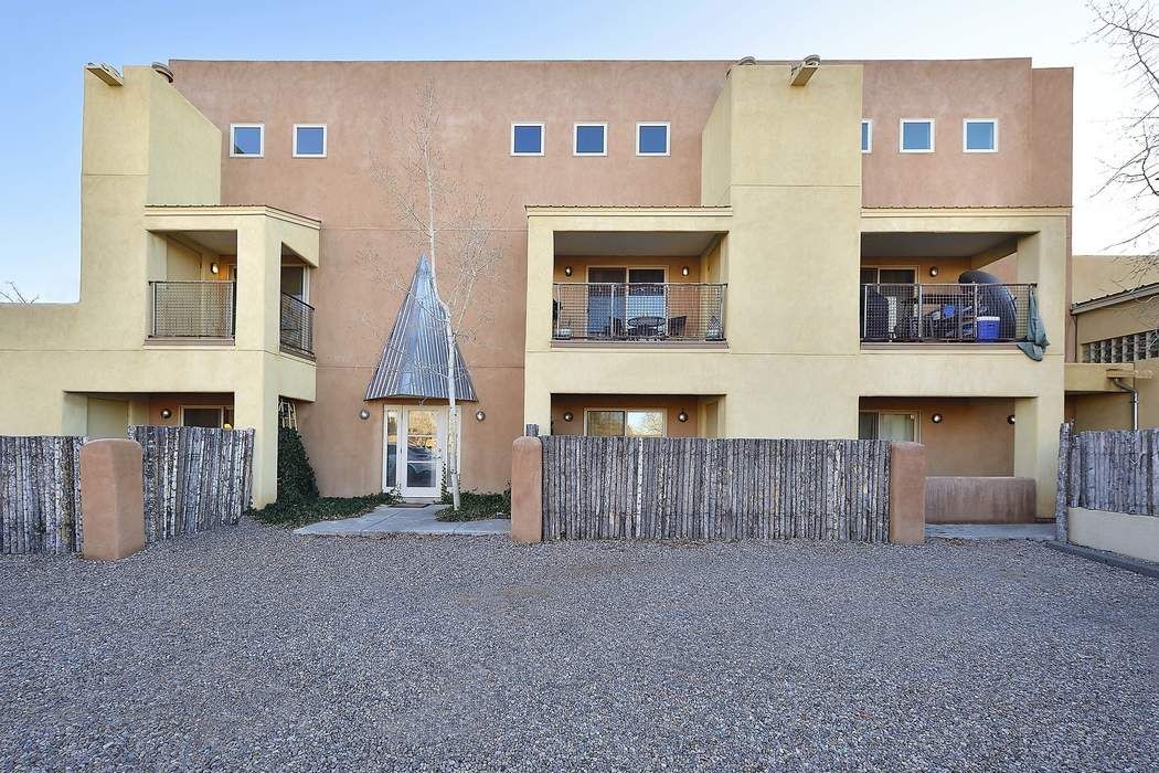 810 Calle Saragosa in Santa Fe, NM - Building Photo